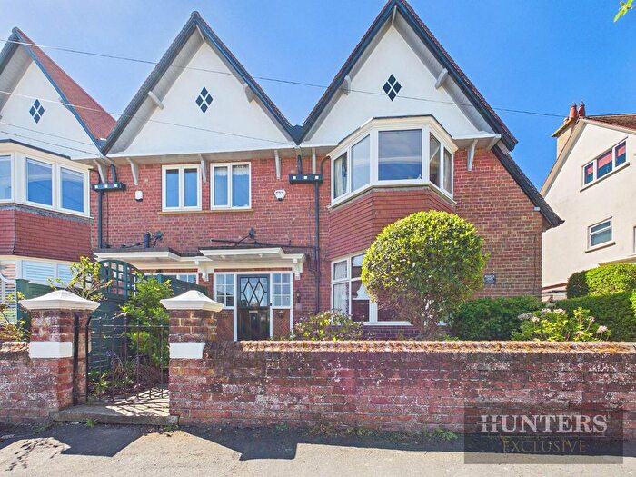 5 Bedroom Semi-Detached House For Sale In Holbeck Hill, Scarborough, YO11