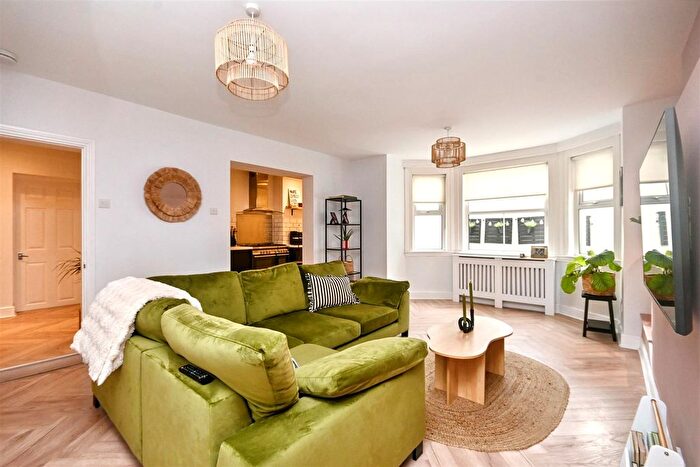 2 Bedroom Flat For Sale In Hardwick Road, Eastbourne, BN21