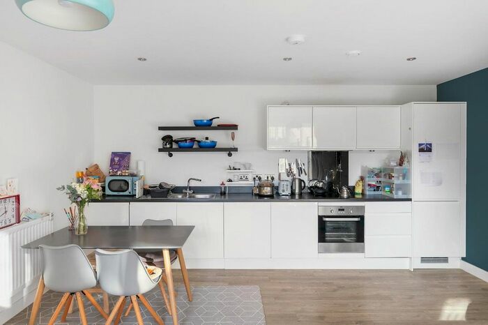 2 Bedroom Flat To Rent In Apple Yard, London, SE20