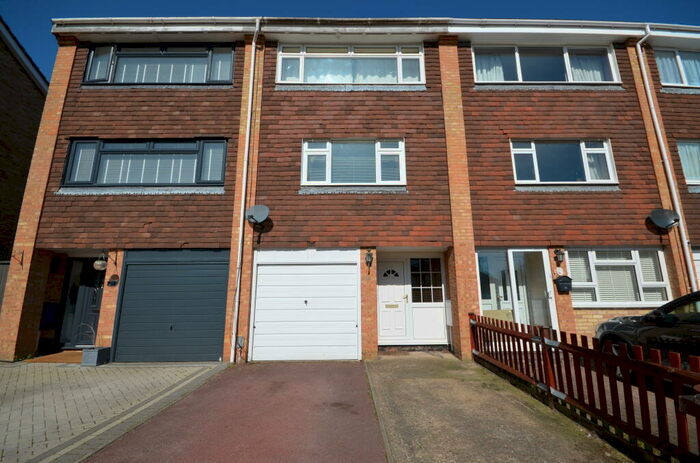 4 Bedroom Town House To Rent In Beverley Close, Rainham, Kent, ME8