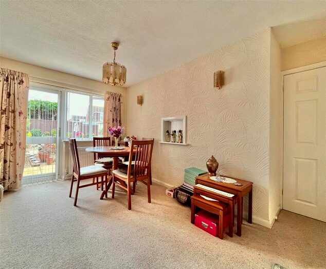 3 Bedroom Semi Detached House For Sale In Chatsworth Avenue, Tuffley