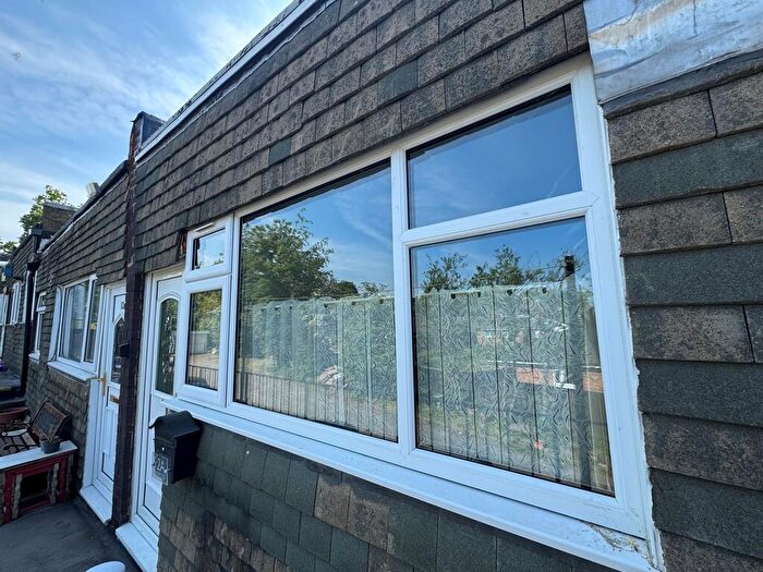 2 Bedroom Flat To Rent In Pinewood, BB2