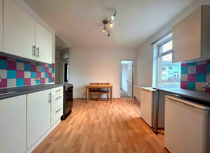 3 Bedroom Flat To Rent In Milner Road, Brighton, BN2