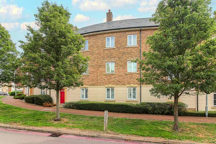 1 Bedroom Flat To Rent In College Close, Loughton, IG10