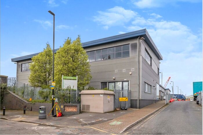 2 Bedroom Flat To Rent In West Gate, London, W5