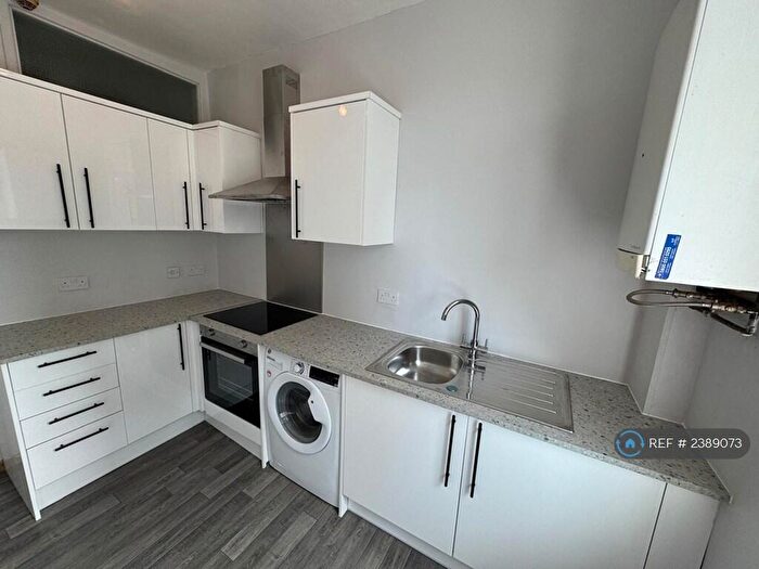 2 Bedroom Flat To Rent In Barton Road, Stretford, Manchester, M32