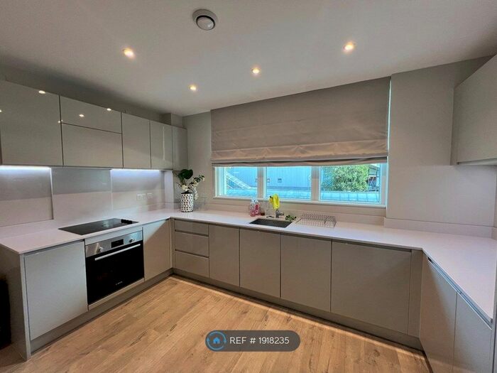 2 Bedroom Flat To Rent In Nugent House, London, E3