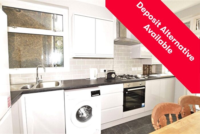 2 Bedroom Flat To Rent In Ash Tree Dell, Kingsbury, London, NW9