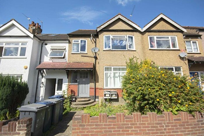 1 Bedroom Flat To Rent In Park Road, London, NW4