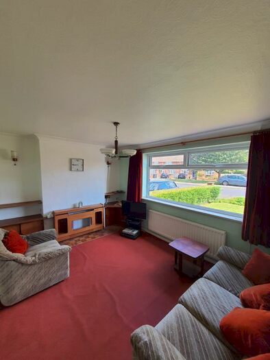 2 Bedroom Semi-Detached House To Rent In Stopsey, Luton, LU2