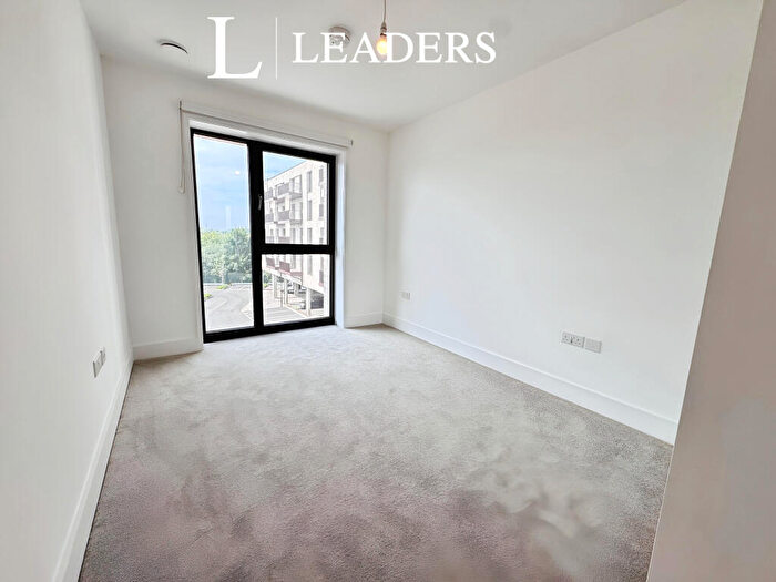 2 Bedroom Apartment To Rent In Burnt Mil, CM20