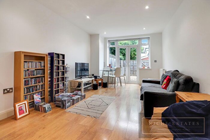 1 Bedroom Flat To Rent In Brunswick Park Road, London, N11