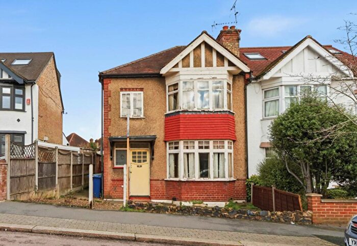 3 Bedroom Semi Detached House For Sale In Ashurst Road, London, N12