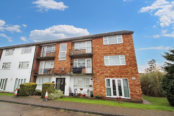 2 Bedroom Flat To Rent In Snakes Lane, Woodford Green, IG8