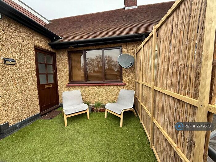 2 Bedroom Flat To Rent In Ewell Road, Surbiton, KT6