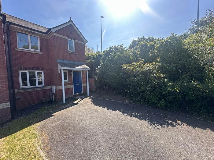 3 Bedroom End Terrace House To Rent In Etonhurst Close, Exeter, EX2