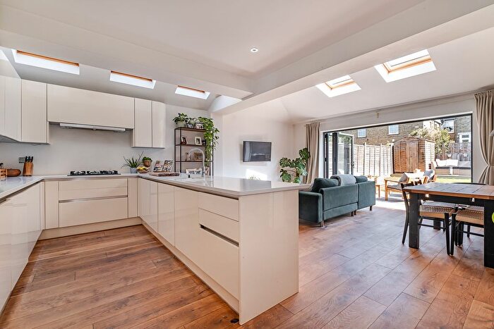 2 Bedroom Flat For Sale In Tranmere Road, London, SW18