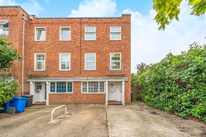 5 Bedroom End Of Terrace House For Sale In Wayside Mews, Maidenhead, SL6
