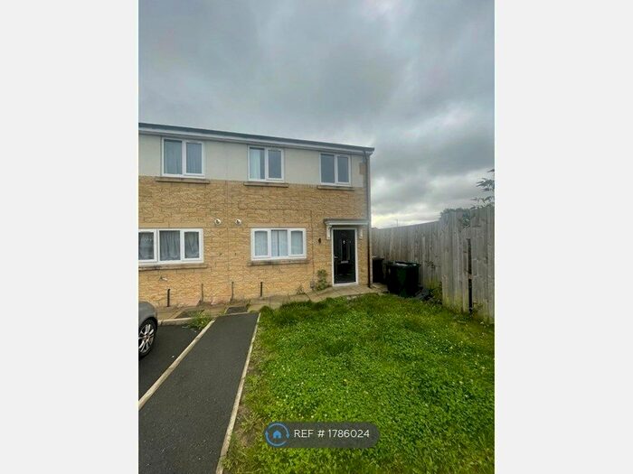 3 Bedroom Terraced House To Rent In Tunwell Close, Bradford, BD2