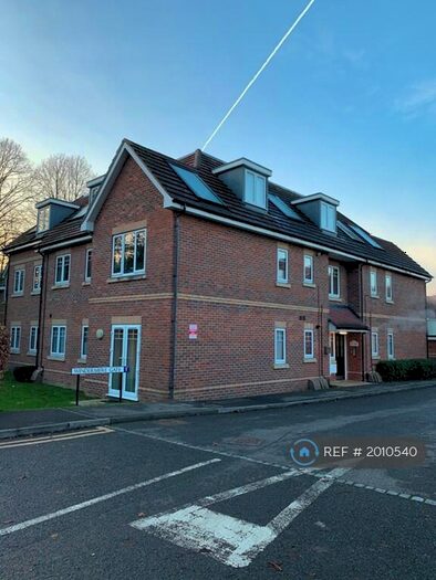 2 Bedroom Flat To Rent In Windermere Gate, Bracknell, RG12
