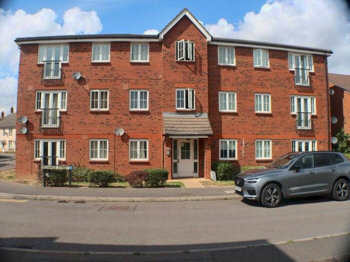 2 Bedroom Flat To Rent In Richard Street, Hatfield, Hertfordshire, AL10