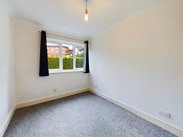 1 Bedroom Flat For Sale In Great Heathmead, Haywards Heath, RH16