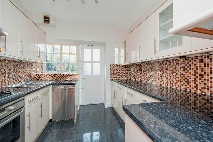 2 Bedroom Flat To Rent In Richmond Hill Court, Richmond, TW10