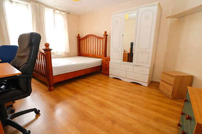 4 Bedroom Semi-Detached House To Rent In Harefield Road, Southampton, SO17