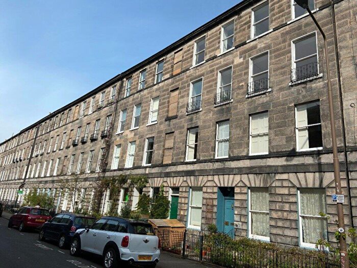 2 Bedroom Flat To Rent In Montague Street, Edinburgh, Midlothian, EH8