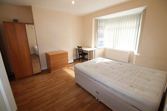 2 Bedroom Flat To Rent In Biddlestone Road, Newcastle Upon Tyne, NE6