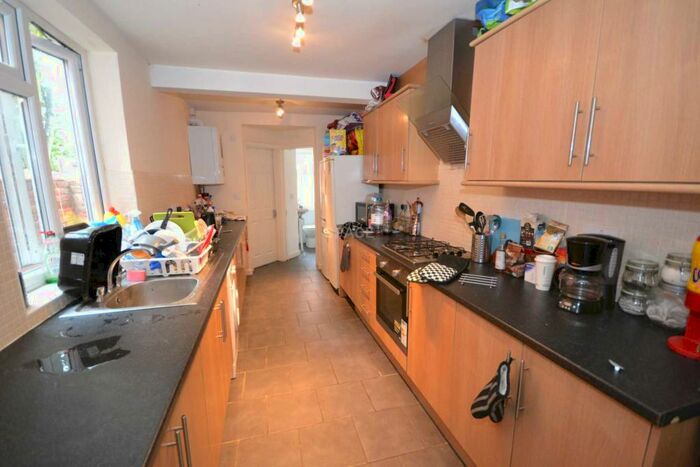 6 Bedroom Terraced House To Rent In Pitcroft Avenue, Reading, Berkshire, RG6