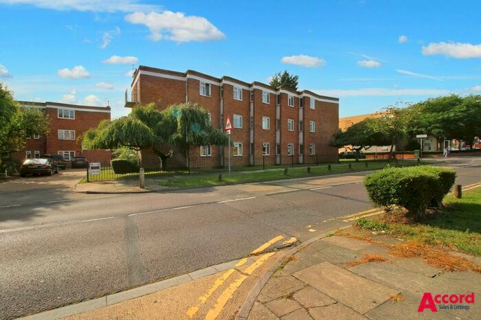 2 Bedroom Flat To Rent In Avon Road, Upminster, RM14