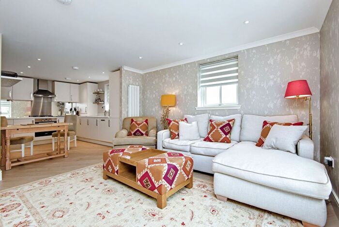 2 Bedroom Flat For Sale In Abbey Park Avenue, St Andrews, KY16