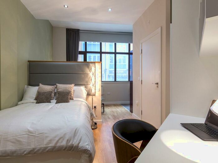 Apartment To Rent In Leeds, #, LS1
