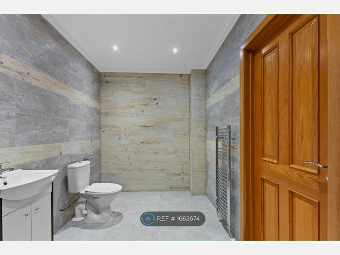 1 Bedroom Flat To Rent In Carlton House, Ebbw Vale, NP23