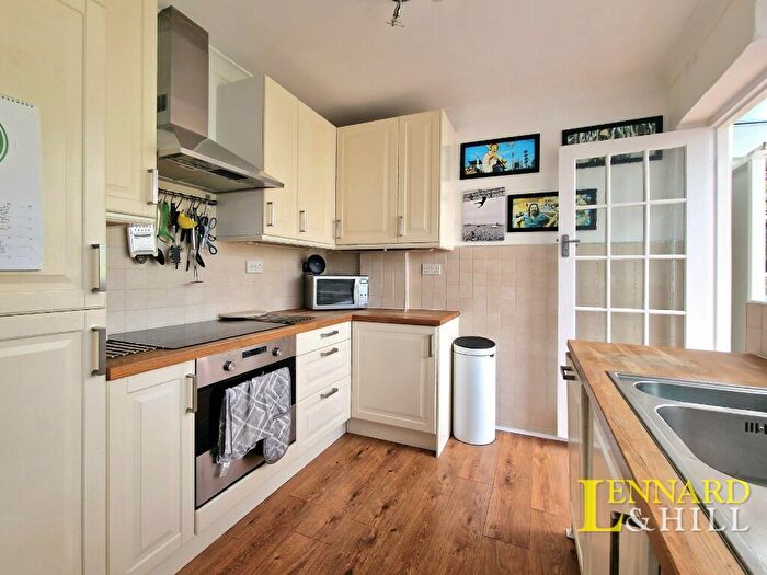 2 Bedroom Detached Bungalow For Sale In King Edward Drive, Woodside, RM16
