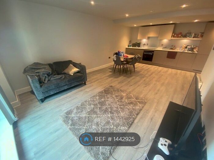 2 Bedroom Flat To Rent In St. Martins Place, Birmingham, B15