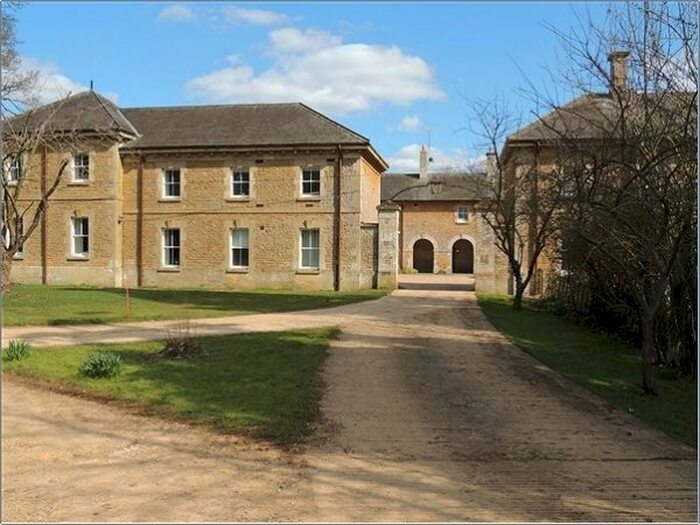 2 Bedroom Flat To Rent In Kings Sutton, Banbury, OX17