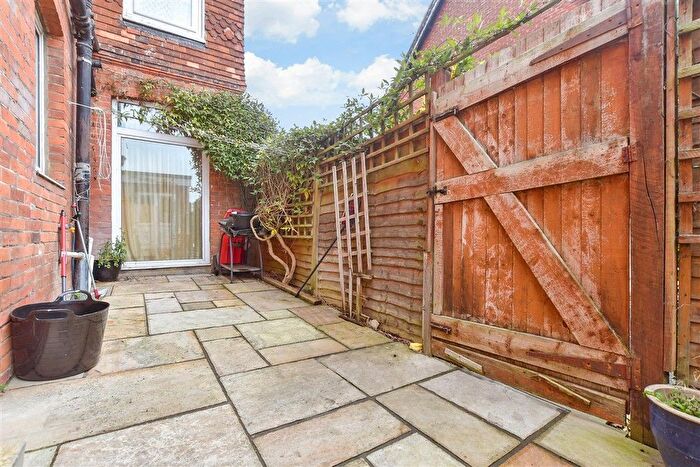 6 Bedroom Semi-Detached House For Sale In Magazine Road, Ashford, Kent, TN24