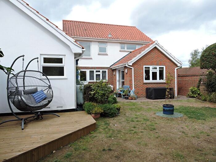 4 Bedroom Link Detached House For Sale In Thrifts Mead, Theydon Bois, Epping, CM16