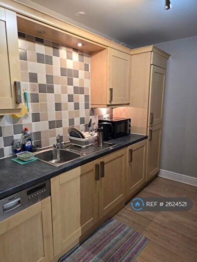 2 Bedroom Flat To Rent In Bourne Place, Chertsey, KT16