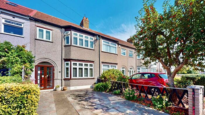 3 Bedroom Terraced House For Sale In Applegarth Drive, Ilford, IG2