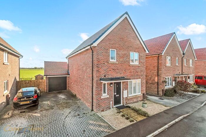 3 Bedroom Detached House For Sale In Cinders Lane, Yapton, BN18