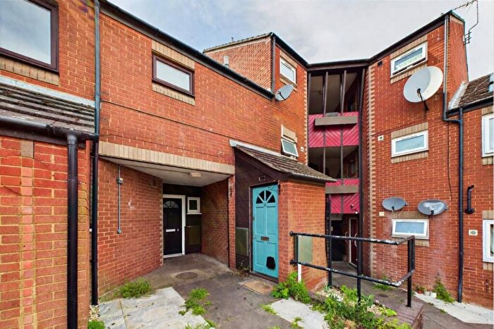 1 Bedroom Maisonette For Sale In Lock Place, Reading, Berkshire, RG1