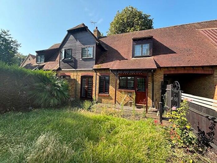 3 Bedroom Terraced House For Sale In London Road, Purfleet, RM19