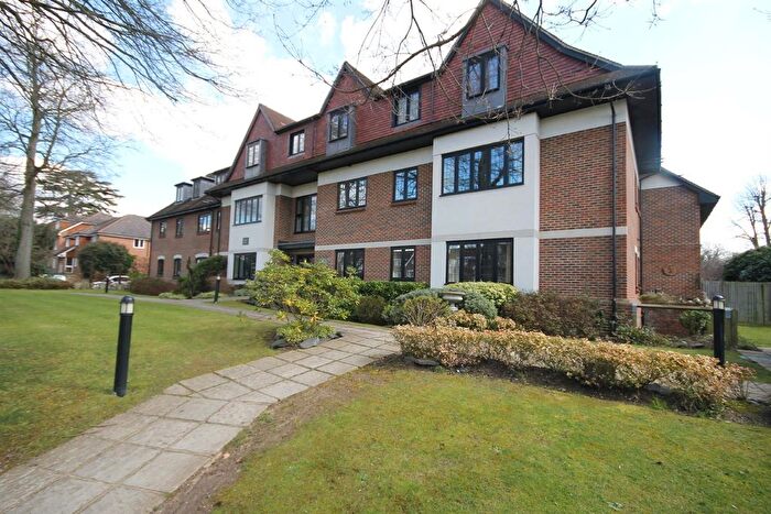2 Bedroom Flat To Rent In Victoria House, Leatherhead, KT22