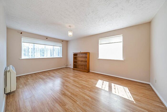 2 Bedroom Flat For Sale In Fairfield Close, Mitcham, CR4