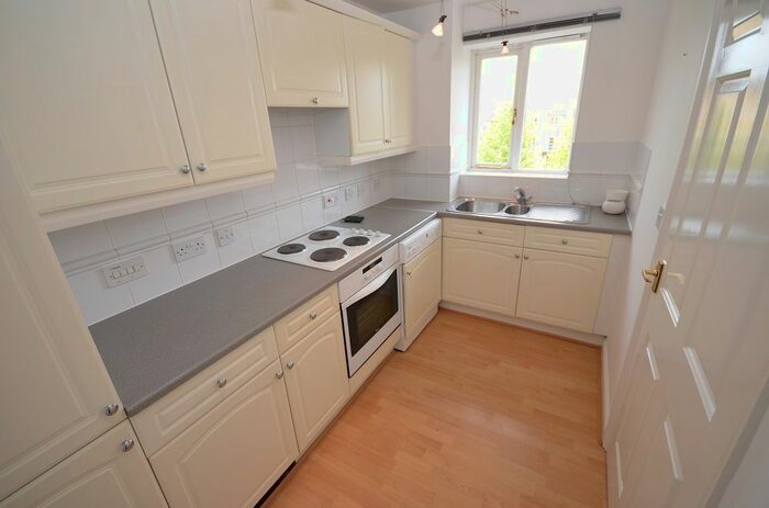 Studio To Rent In Dunlop Close, Dartford, DA1