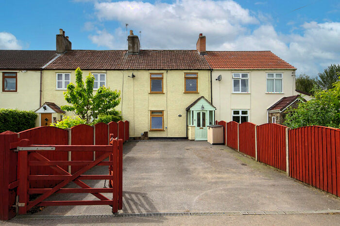 2 Bedroom Cottage For Sale In Henfield Road, Coalpit Heath, Bristol, BS36