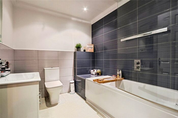 2 Bedroom Flat For Sale In Knyveton Road, Bournemouth, Dorset, BH1